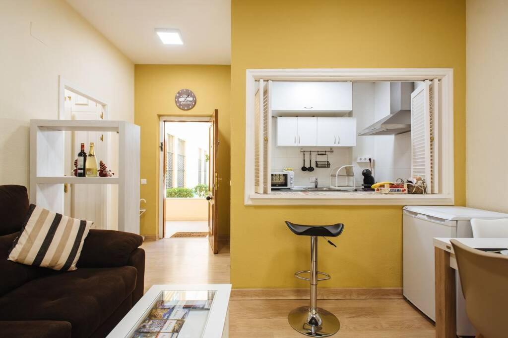 Cozy And Well Located Apartment In The Center Of Севилья Экстерьер фото