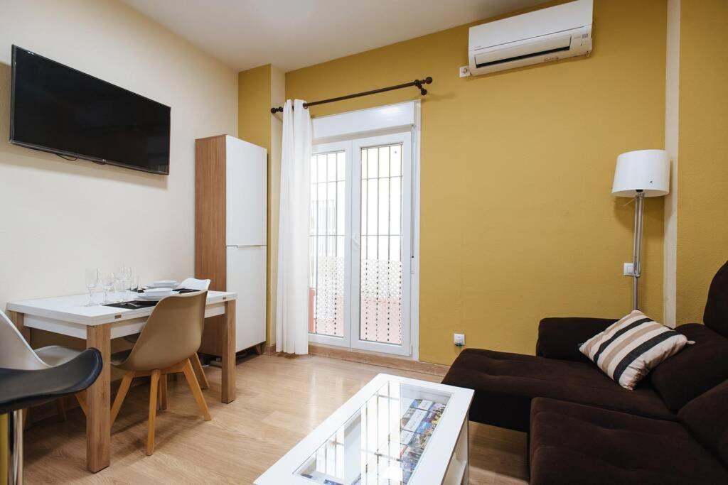 Cozy And Well Located Apartment In The Center Of Севилья Экстерьер фото